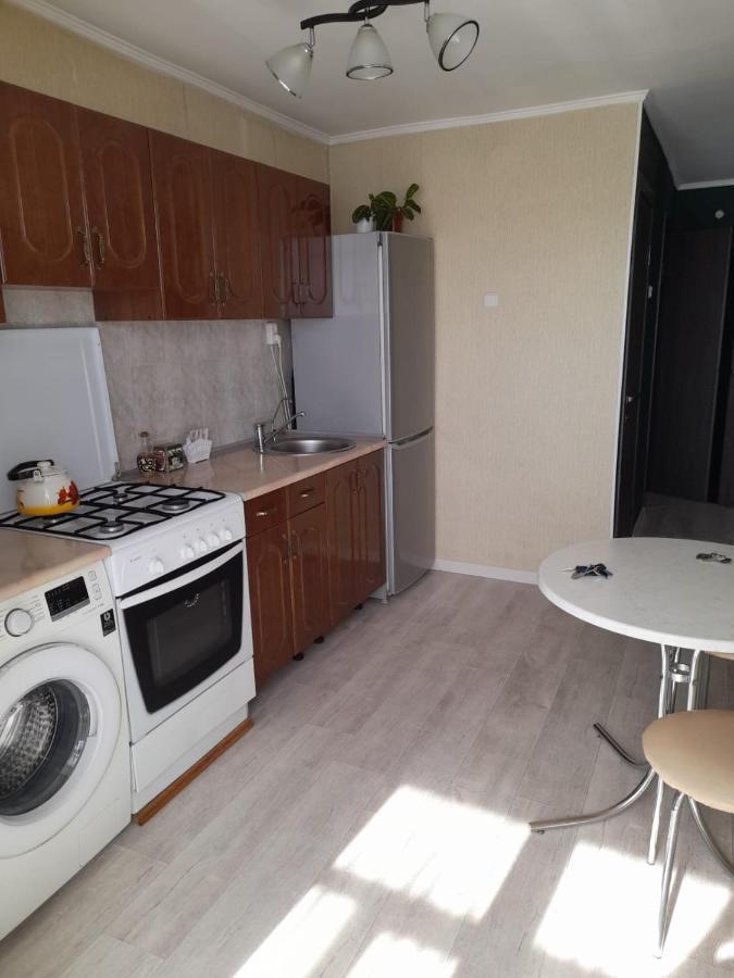 Изумруд Apartment Oral Bagian luar foto